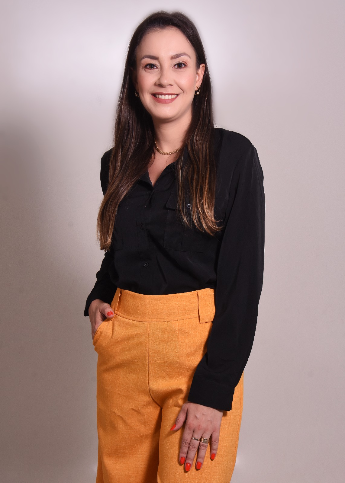 Sintia Mallmann trabalhando